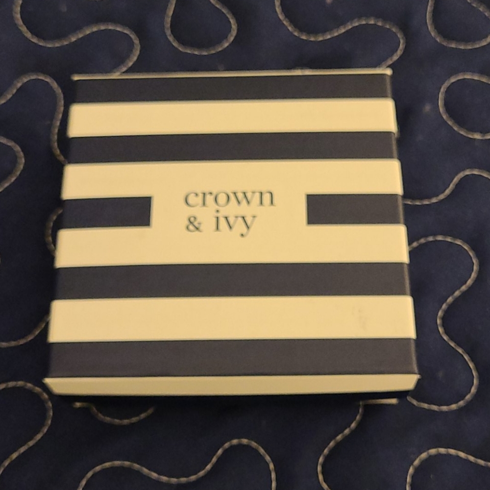 NIB Crown & ivy Gold Beach Necklace - Picture 5 of 5